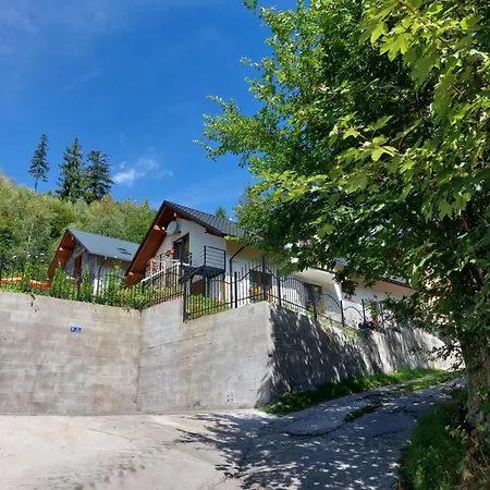 U Joli アパート *